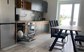 Komfortne Byvanie S Garazou - Parkovanim